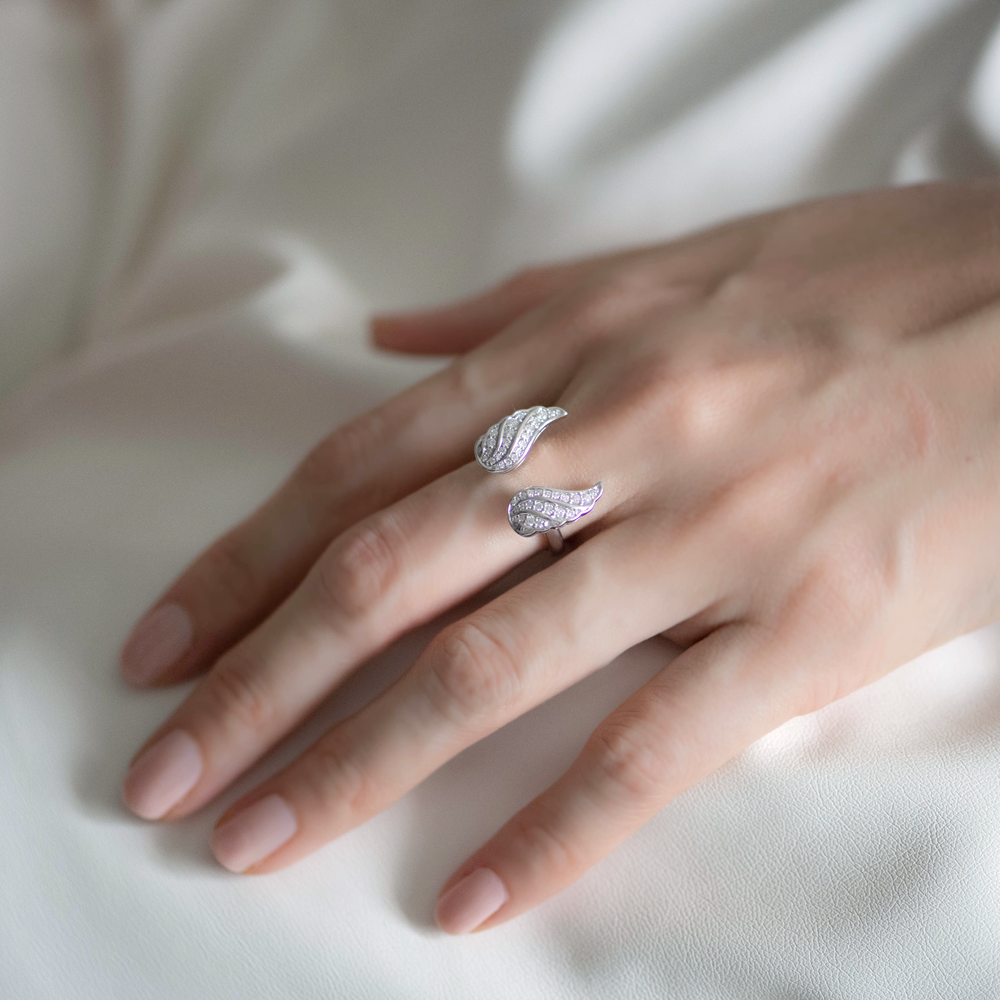 Angel Wings White Gold Ring With Diamonds